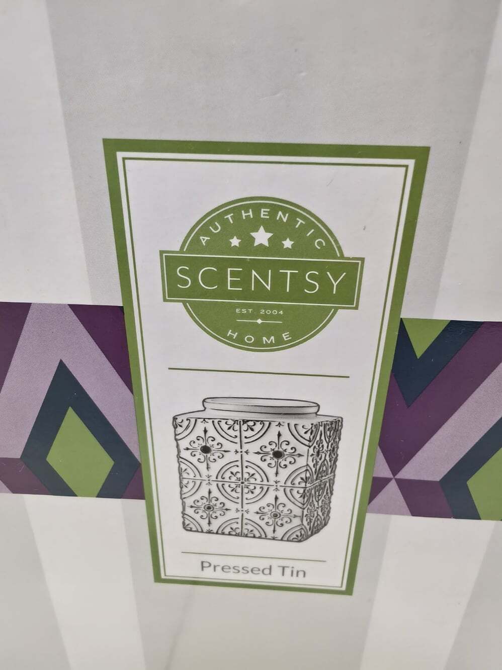 Scentsy Warmer Pressed Tin White Square New in Original Box - Picture 3 of 8